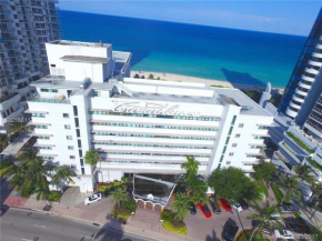 Гостиница MiamiBeachFront with Pool WIFI & Cheap parking  Майами Бич